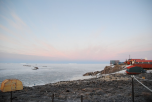 Evaluation of the warm marine air intrusion at the French Antarctic station Dumont d’Urville using water stable isotopes as an atmospheric tracer